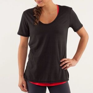 Brand New LULULEMON "NOT SO BASIC GYM TEE" - Size 8